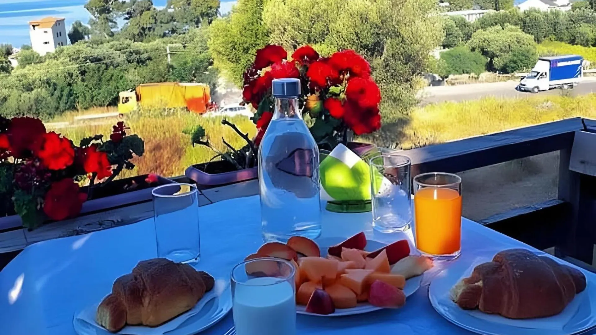 Hotel Sirena Radhimë 3*,