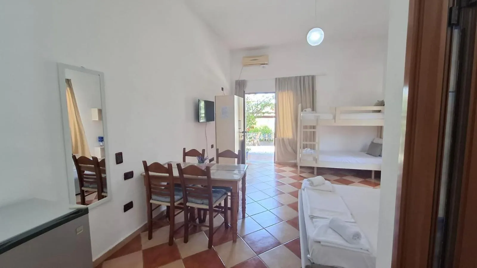 ***  Hotel Sirena Radhimë Albanien